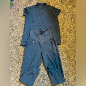 Figs maternity Zamora joggers and oversized top. Size small. Blue/grey color.